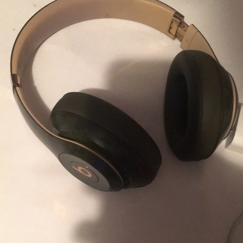 Studio3 wireless beats headphones